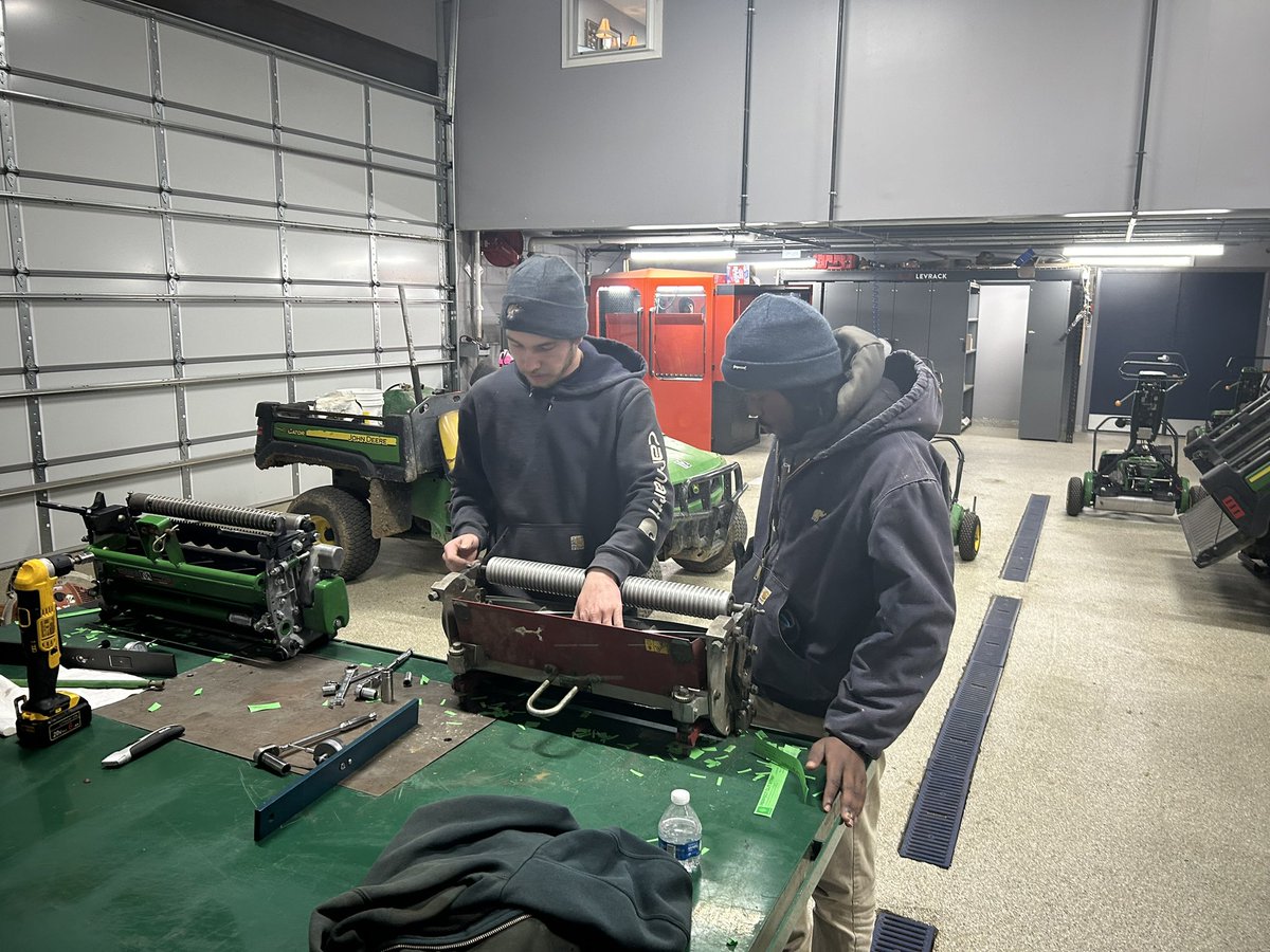 AndrewDooleyGCS's tweet photo. Off season reel mower set up, height adjustments and grinding with our Turf Team led by @M_Elliott_Golf @NickSurretteEM!  It’s always great to learn what happens behind the scenes at a golf course.  @UnionLeagueGolf #Torresdale #EquipmentManagement ⛳️🙏🏌️ https://t.co/5maCKCIA10