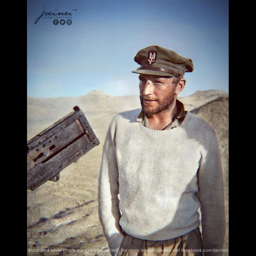 VoicesofWW2's tweet image. Paddy Mayne near Kabrit, Egypt, in 1942
#colorized by Jecinci

#history #ww2 #wwii #worldwar2 #ww2incolour #secondworldwar #ww2incolor #ww2colorized #ww2colourised #sas