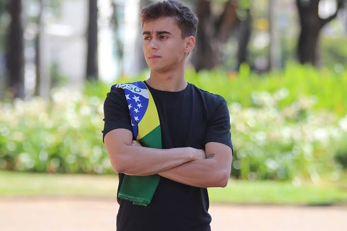 URGENTE! Repassando:

Nikolas Ferreira ESTÁ BASTANTE IRRITADO em ser chamado de Nikole ou Chupetinha.

Como aqui prezamos pela solidariedade, estamos enviando a mensagem para que AVISAR que não façam isso, ok?

Divulguem que NÃO É PRA ESPALHAR