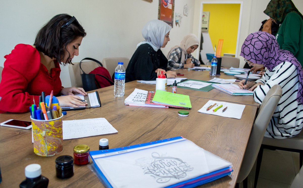 📌 YYÜ #GençOfis
Güzel Sanatlar Atölyemizde hobi sanat eğitimlerimiz devam ediyor .👇🙂
#GSBGM