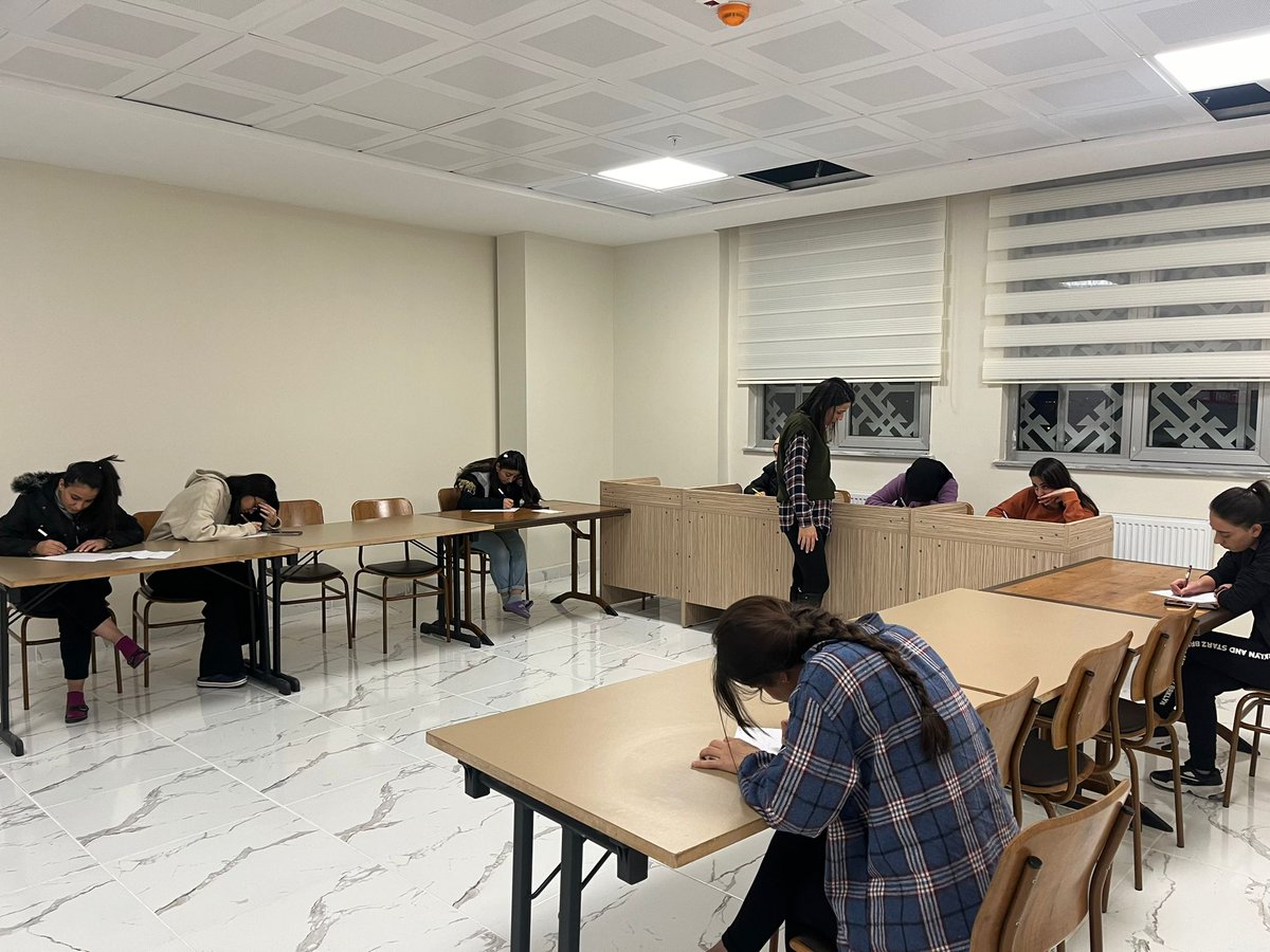 GSB_VanGM's tweet photo. GSB Yurtlarımızda bulunan genç ofislerimizde gençlerimiz serbest zamanlarını verimli bir şekilde değerlendiriyorlar.👇
📌Seyit Fehim Arvasi Yurdu Genç Ofis
📌 Aişe Sıddıka Yurdu Genç Ofis
📌 Süleyman Şah Yurdu Genç Ofis https://t.co/lWR7gxLznp