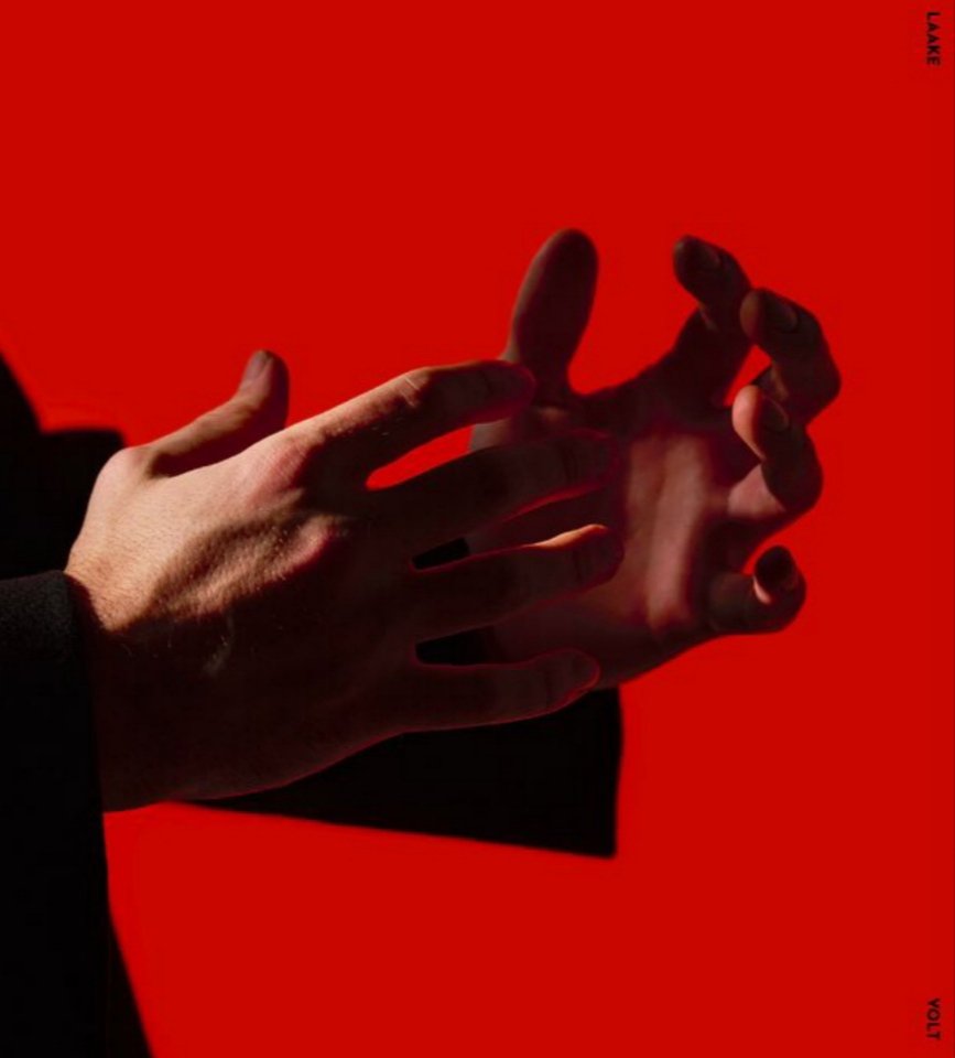 Bienvenue dans #LaTrouvailleDeBaz ! Aujourd'hui : ITHAPPENED de <a href="/laakemusic/">LAAKE</a>. Alors oui j'ai déjà fait une trouvaille sur Laake il y a peu mais j'étais à son concert hier soir et c'était IN-CROY-ABLE. Donc une fois de plus : foncez écouter son album VOLT.
youtu.be/USPMNSfb49o?si…