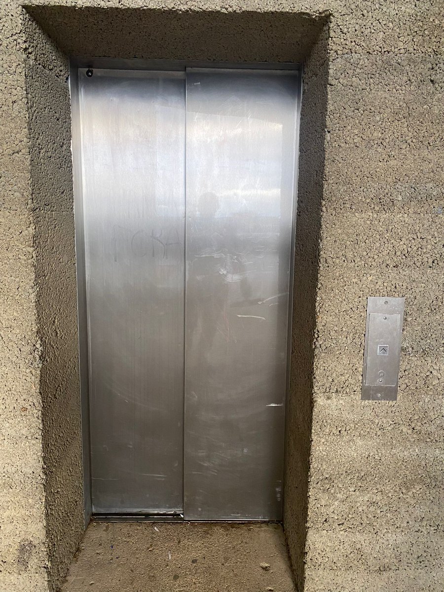 CleanHomeCorse's tweet photo. Nettoyage d'un ascenseur après un vandalisme https://t.co/ATlA24E9eh
