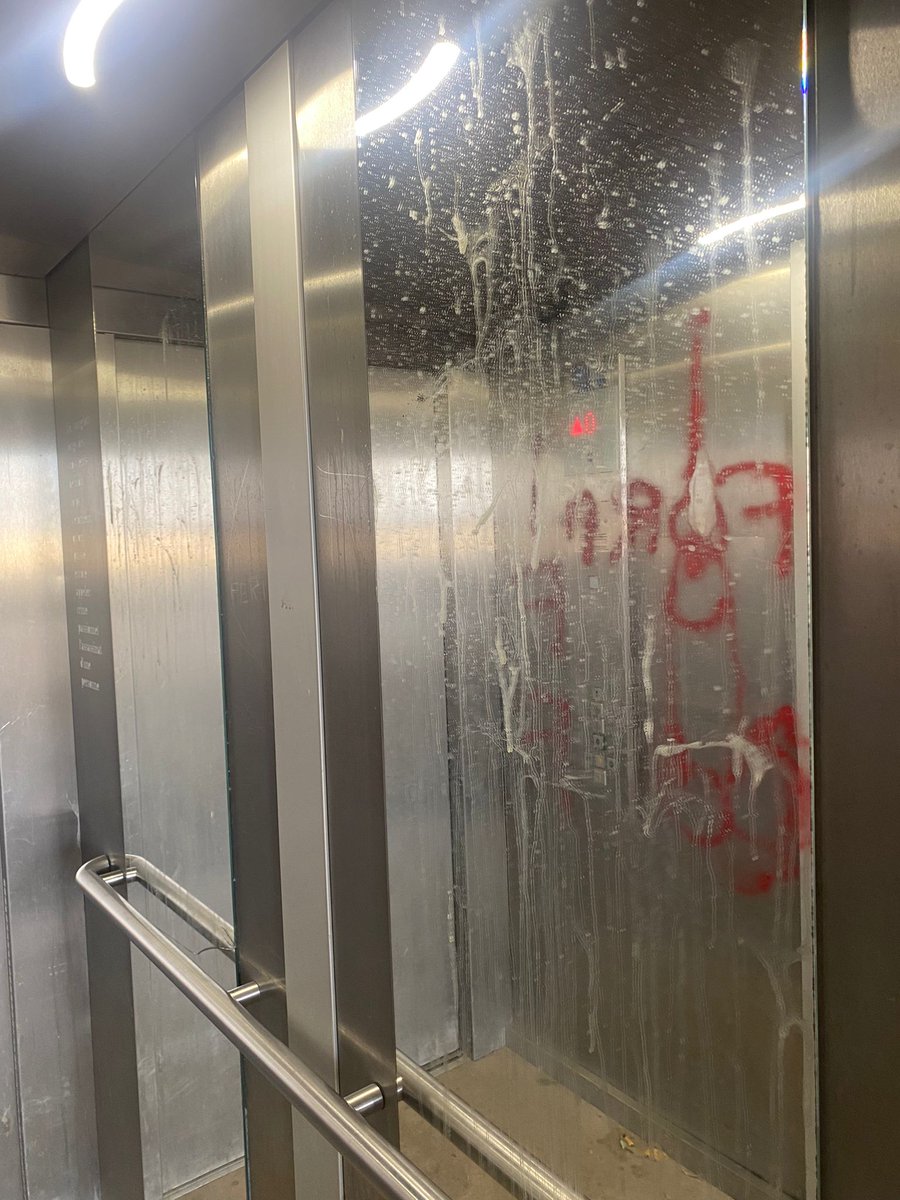 CleanHomeCorse's tweet photo. Nettoyage d'un ascenseur après un vandalisme https://t.co/ATlA24E9eh