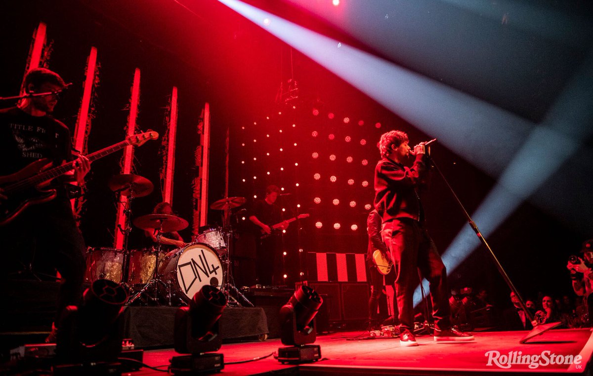 📸 | Louis durante sua apresentação no #RSUKawards! 

© Aaron Parsons