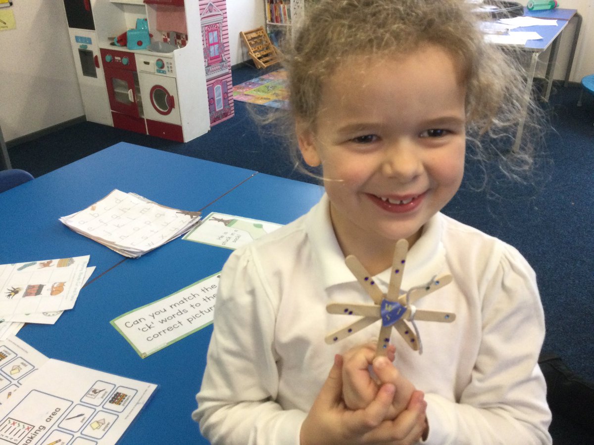 WhybridgeInfant's tweet photo. The school council had a productive school council meeting today and made some lovely decorations of which we shall shortly be sharing to our school neighbours shortly. @SpeechAndLangUK #NoPensDay https://t.co/WPGXvFrMBr