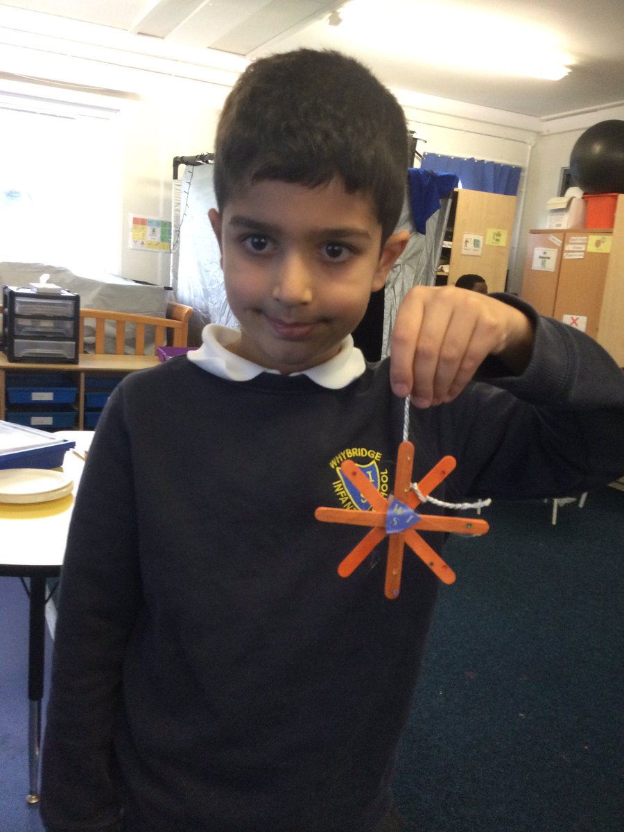 WhybridgeInfant's tweet photo. The school council had a productive school council meeting today and made some lovely decorations of which we shall shortly be sharing to our school neighbours shortly. @SpeechAndLangUK #NoPensDay https://t.co/WPGXvFrMBr