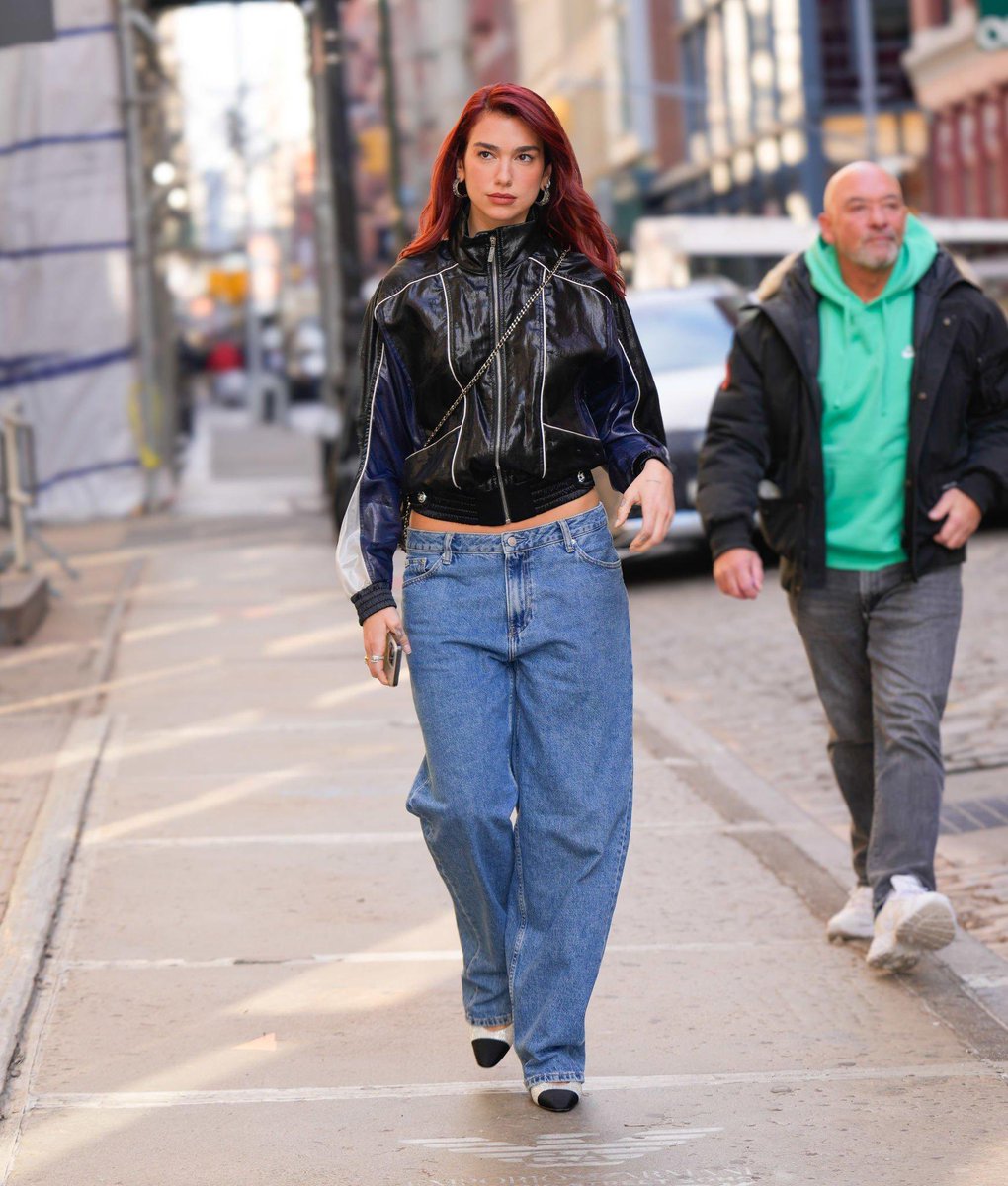 📸 | <a href="/DUALIPA/">DUA LIPA</a> out and about in NYC again earlier today! (29/11)