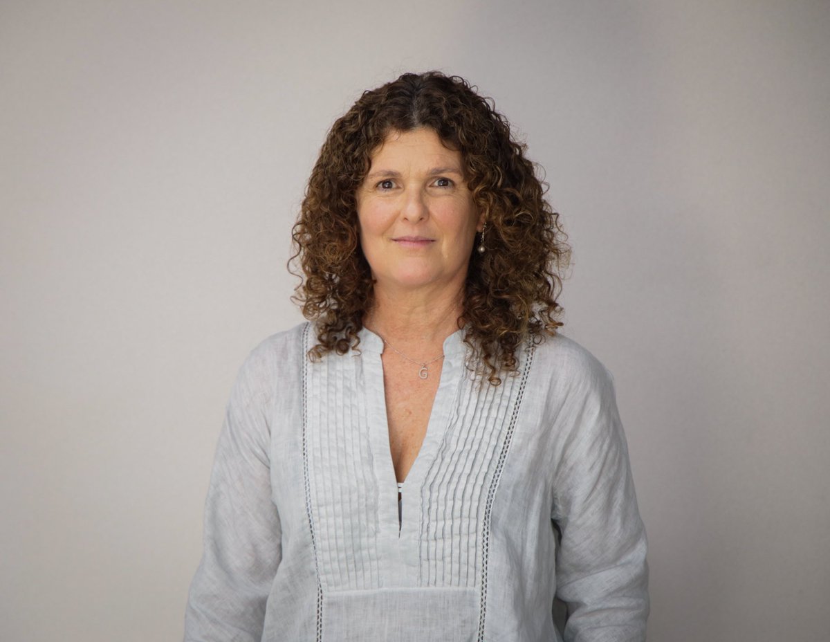 MINISTRA DE CULTURA

Gabriela Ricardes será la nueva Ministra de Cultura de la Ciudad. 

Se formó en sociología, gestión cultural y artes escénicas en Argentina, Francia y Estados Unidos. Fundó y dirigió instituciones culturales públicas y privadas, promoviendo la creación