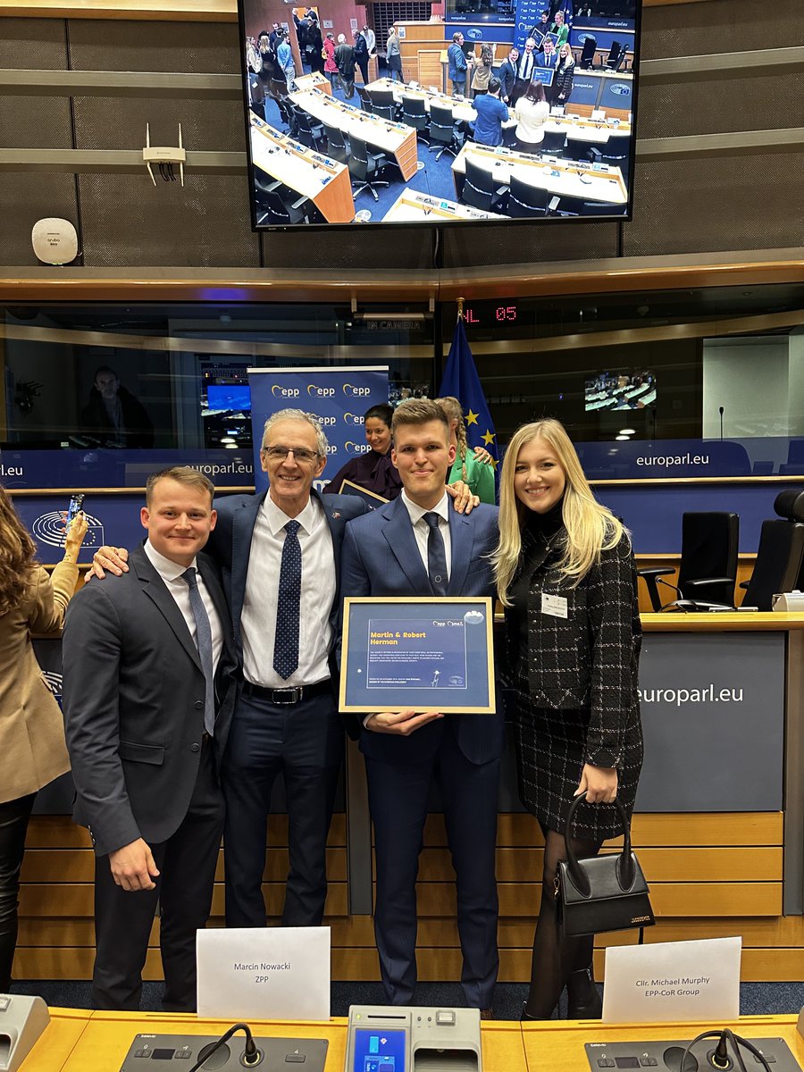 RobertHermanMD's tweet photo. 🎉 @PowerfulMedical wins as the most innovative SME in Slovakia! 

An award for the entire hard-working team, alleviating the burden of cardiovascular disease through #AI augmented early detection in primary and emergency care.

Thank you @IvanStefanec for this recognition. https://t.co/Sb35bKU1pV
