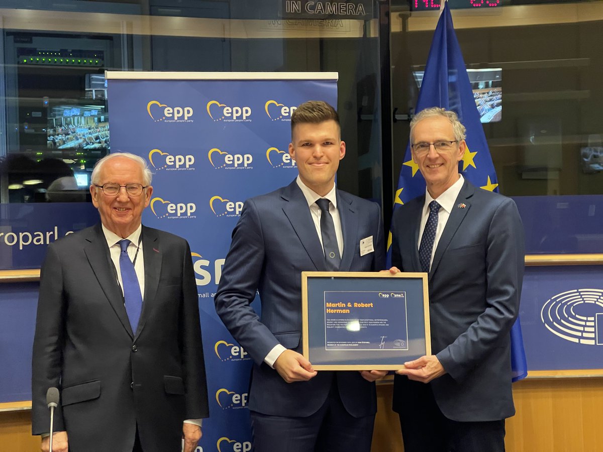 🎉 <a href="/PowerfulMedical/">Powerful Medical</a> wins as the most innovative SME in Slovakia! 

An award for the entire hard-working team, alleviating the burden of cardiovascular disease through #AI augmented early detection in primary and emergency care.

Thank you <a href="/IvanStefanec/">Ivan Stefanec MEP</a> for this recognition.