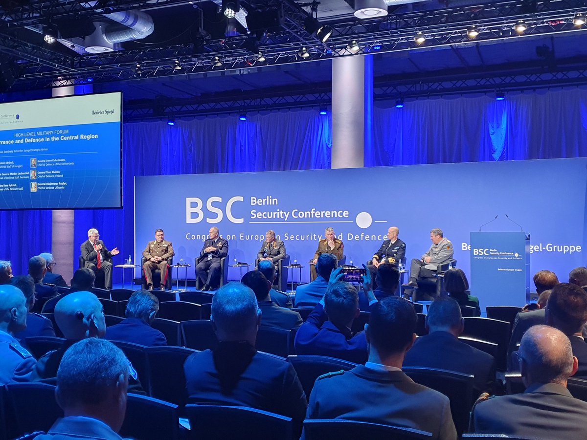 Echtes Highlight der #BSC23: diese Dichte an Generalen / Generalinspekteuren aus 6 Ländern!

<a href="/BMVg_Bundeswehr/">Verteidigungsministerium</a> <a href="/generalmarkusl1/">Markus Laubenthal</a>