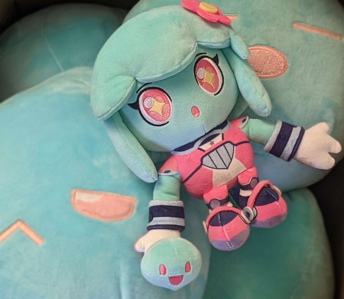 Remember the Juno plushie?? (Of course you do, how could you forget?) We're giving away a couple of them! Enter the giveaway by: 1. Following @makeship and @PlayOmega 2. Retweeting this post The giveaway ends TOMORROW so don't miss out!!!!