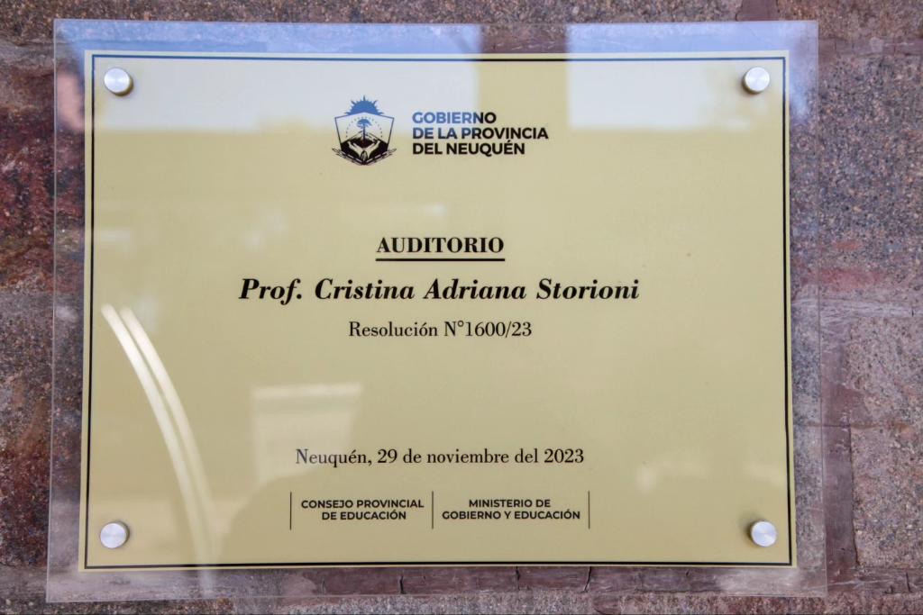 RFlutsch's tweet photo. #AuditorioCristinaStorioni 🌻
Por su compromiso con la educación, con la escuela pública. 
Por sus huellas y legado: hoy rendimos homenaje a Cristina Storioni. 
El Auditorio del CPE lleva desde ahora su nombre. 
#MinisterioGobiernoEducación 
#CPE
#NeuquénProvincia https://t.co/PWecRoIqsJ