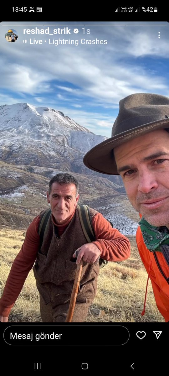 Dünyaca ünlü Reşad strik
Zor işler programında benim sanatı konu edindiği için kendisine ve ekibine teşekkürler.Bu sayede dünya ve ülkemiz bingölümüzü daha çok tanıyacak.