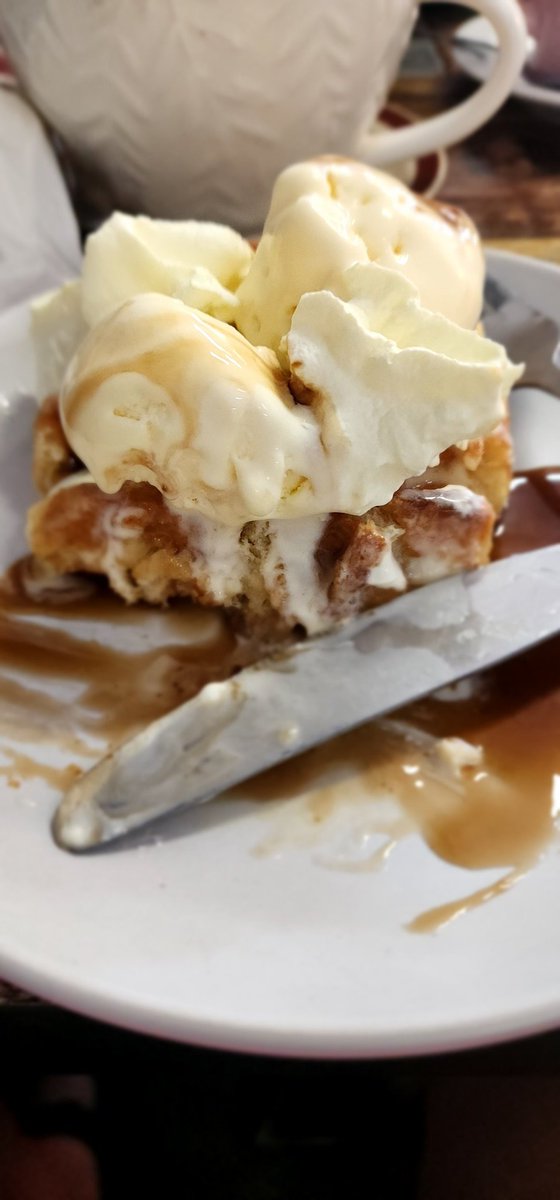kratzy76au's tweet photo. Exploring Australia's love for 'Big Things'βwhat if we added a twist? π¦πΊ How about a Big Cappuccino, Ice Cream, and Waffles? Imagine the deliciousness! πβπ¦π§ #Australia #BigThingsDownUnder #FoodieAdventures https://t.co/Jan3iG0pQp