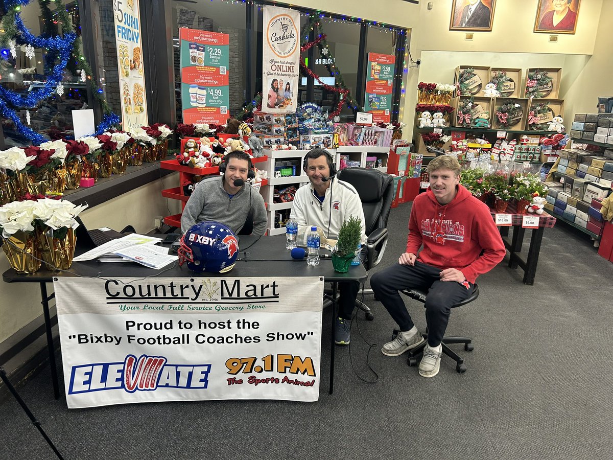 CbrownCourtney's tweet photo. It’s Wednesday Night and it’s Time for The Bixby Football Coaches Show hosted by @shawn_tiemann  Guest with Player Guest Senior DB/WR  @ckirby_22 @docscm @jbrown6216 @BixbySpartanFB @tulsaanimal971 https://t.co/Txp4PiteYt