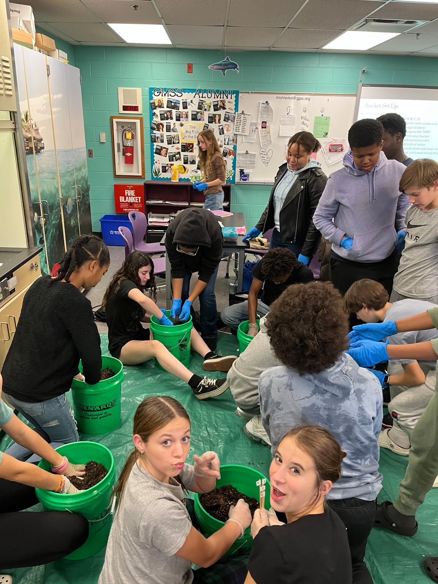 GahannaJeffersn's tweet photo. 🌱 ☀️💦 Our 8th-grade science teachers at Middle School South &amp; East got a boost from @gjef4kids with a grant to grow soybeans in science class.

With guidance from Jane Hunt at GrowNextGen, students are diving into a hands-on experience exploring genetics &amp; natural selection. https://t.co/k7oSI7HCZL