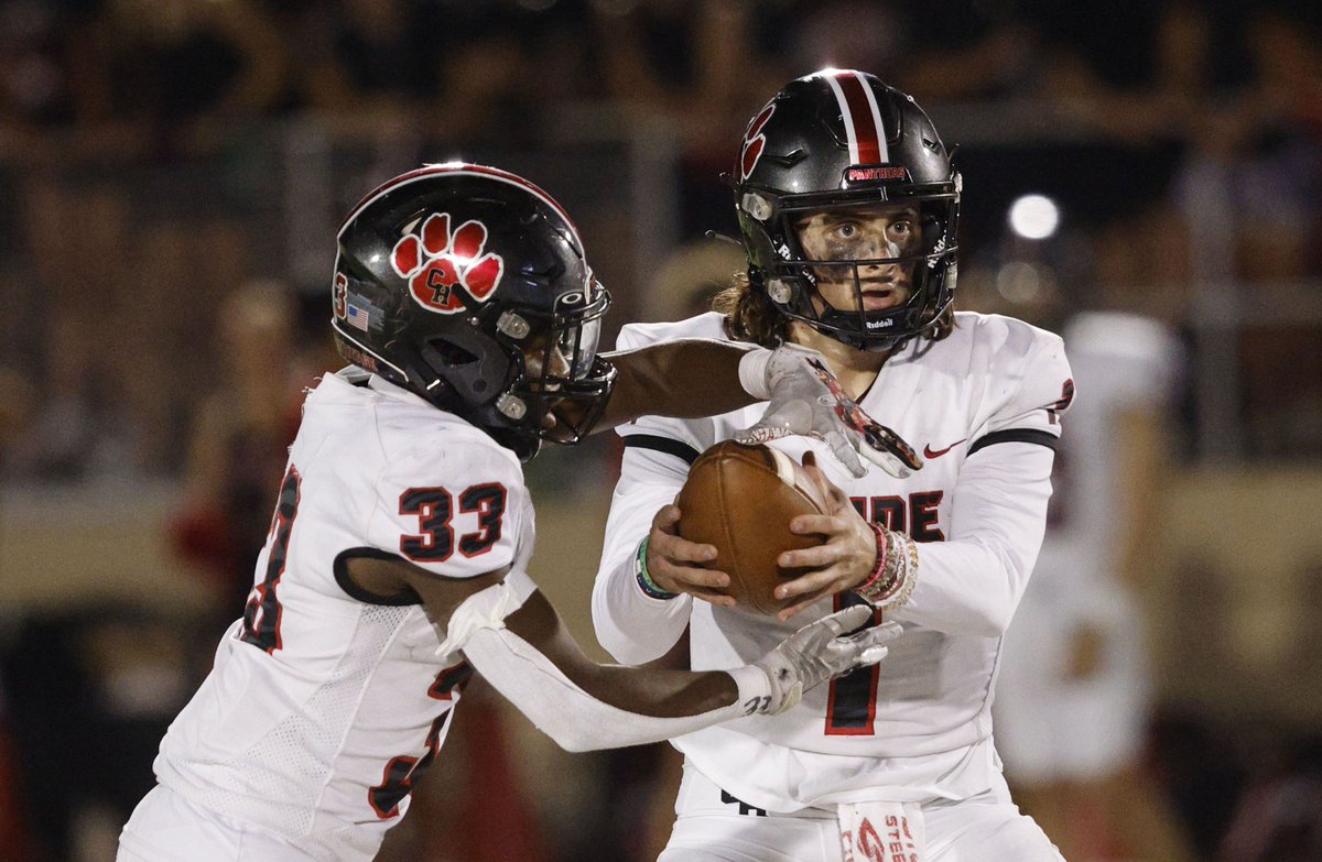 SportsDayHS's tweet image. Get the job done, and a first state semifinal and 13-win season in school history await Colleyville Heritage. 👀

@McKennaGregjed | #txhsfb 

Story: dallasnews.com/high-school-sp…