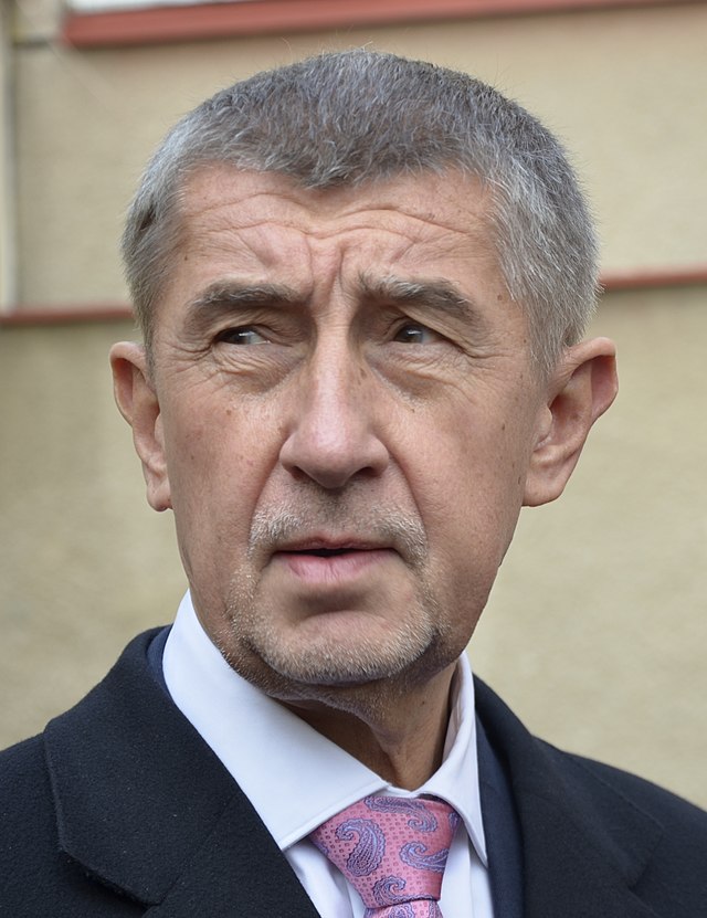 Lukas__Valenta's tweet photo. Korupčník, primitiv, idiot a mafián. @AndrejBabis. Doma je obžalován, v zahraničí je stíhán. Zločinec, který kradl už v prenatálním stádiu. 

Nula, která nikdy nic nevybudovala, všechno ukradla nebo koupila pod nátlakem.

Udával, kradl a korumpoval. Nic jiného neumí. https://t.co/IwVGDzcAx8