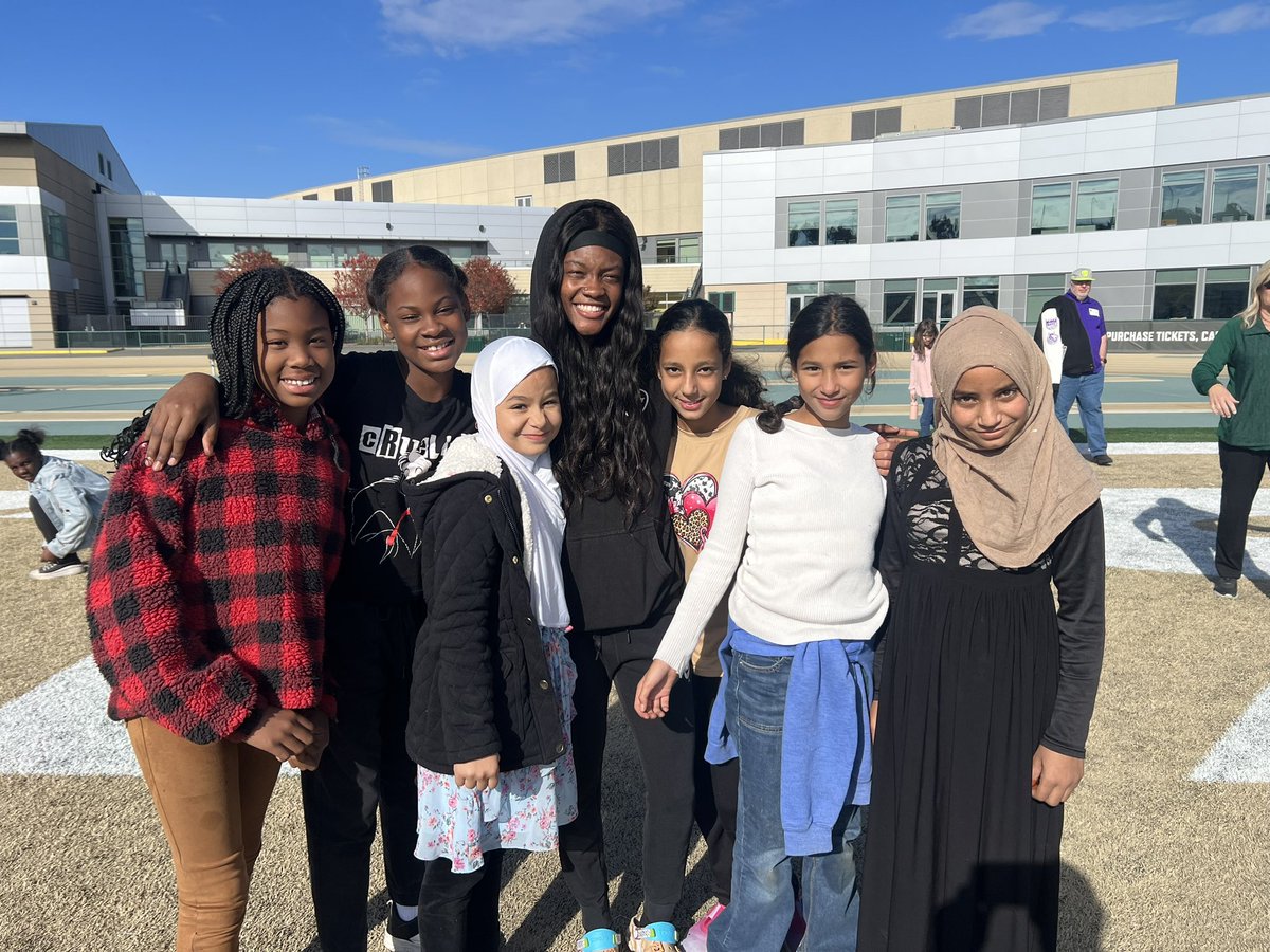 SacKenny's tweet photo. Giving back to the community welcome Whitney Elementary school on campus today to spend an hour with our @SacStTrack program. Thanks to our sprinter Rionna Wallace for speaking to the kids today.  Living the dream @sacstate and impacting lives 

#StingersUp 
#Guvingback https://t.co/oMy9Okbj66
