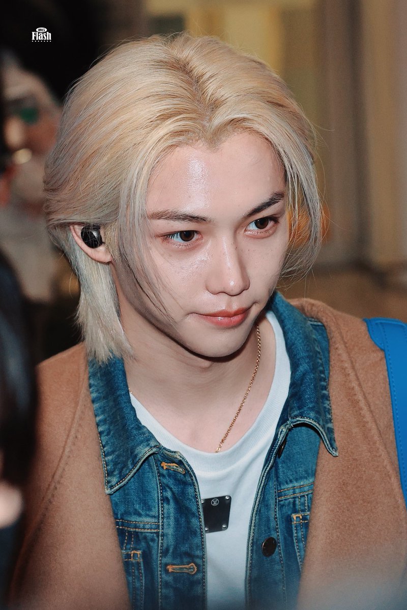 lightlygyu's tweet photo. Felix's airport look>>>>> the world https://t.co/Qh2pMnLkJx