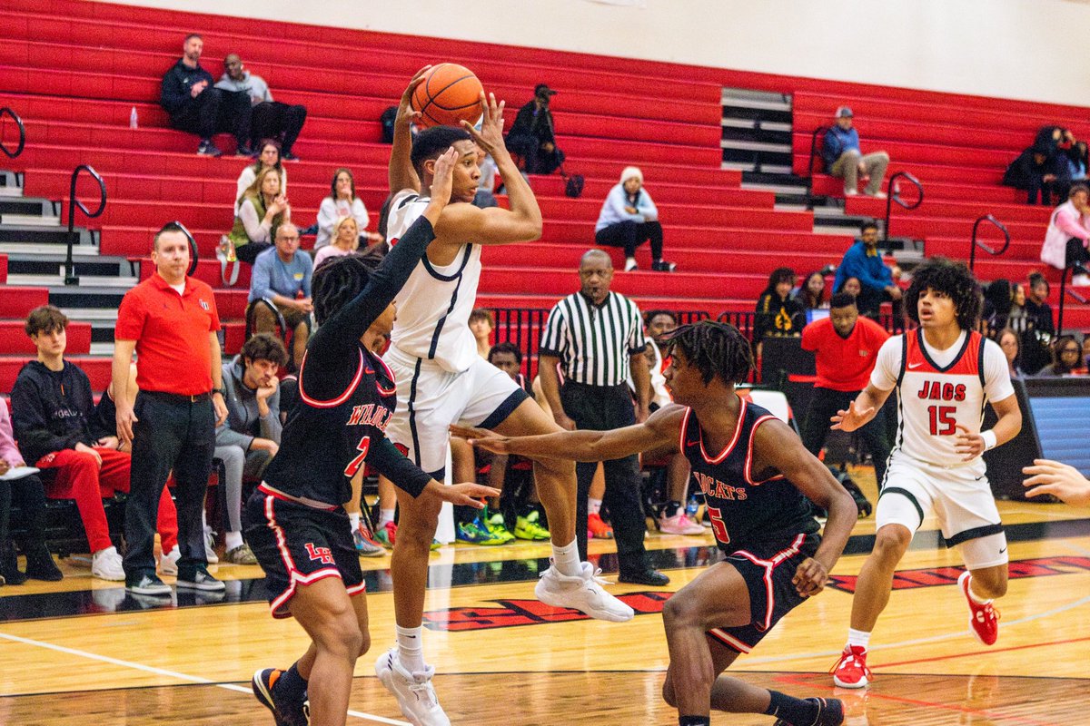 Varsity Boys Basketball wins 46-42 against Lakehighland on Nov. 28. 

📸 by Efe Omo-Iyamu 
The Pride Yearbook

#MadeToExcel #MISDExcellence