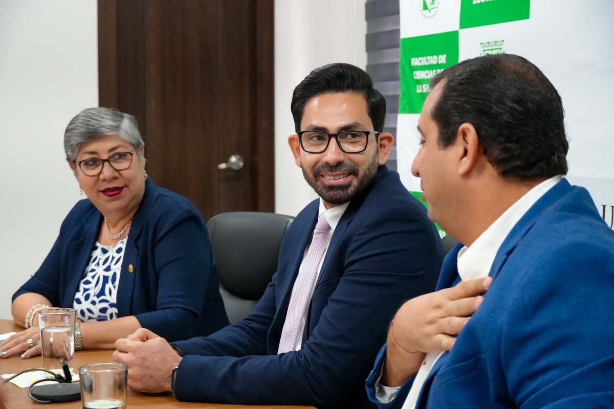 UTMManabi's tweet photo. 🎯 Se fortalecen acciones interinstitucionales 
El Dr. @santiagoquirof, rector UTM; y el Eco. @Leoorlandoa, Prefecto de Manabí, junto a miembros de sus respectivos equipos institucionales mantuvieron reunión de trabajo. https://t.co/M7StbxkSEa
