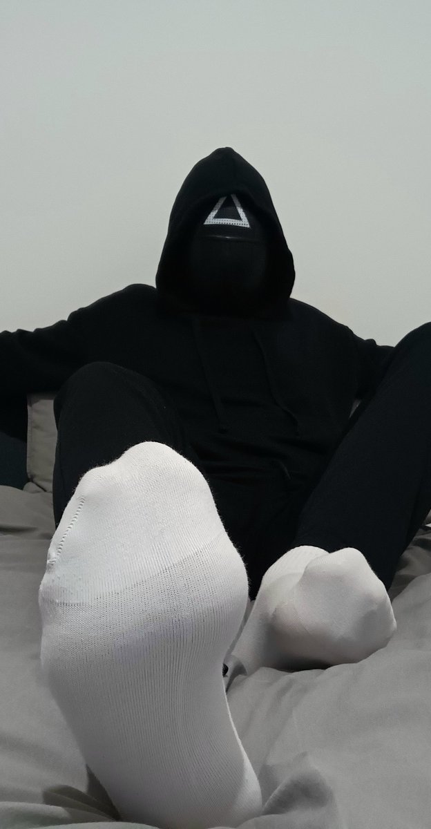 mahirsfeet's tweet photo. Socks on or socks off? 😏👣
#malefeet #mensfeet #mansfeet #bigfeet #DomsFeet #FootDominance #footfetish #whitesocks #beautifulfeet #manlyfeet https://t.co/poup7Q9Kgo