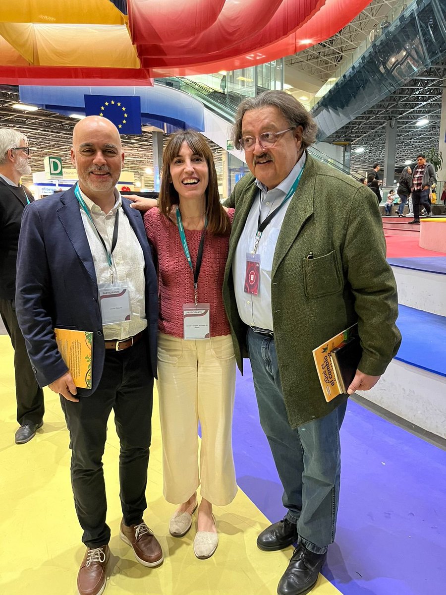 El embajador de la @UEenHonduras, @JaumeSeguraS, participó en la @FILGuadalajara📚en el marco del conversatorio 'Embajadores escritores'. Este año la Unión Europea🇪🇺 fue la invitada de honor de la Feria del Libro en Guadalajara🇲🇽, la primera feria más grande en español🤓.