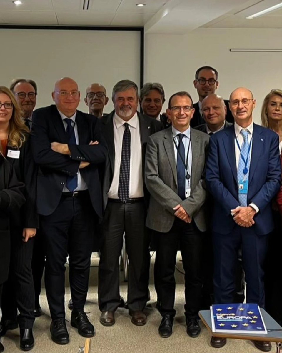 Autoferrotranvieri (@autoferro_ugl) on Twitter photo #UglAutoferro presente al #Cese per la presentazione dei primi 100 numeri di #Uglnews dall'Europa.
Un grazie a <a href="/LuigiUlgiati/">Luigi Ulgiati</a> per la costanza e la presenza e a <a href="/fpcapone/">Paolo Capone</a> per il coraggio e l'impegno!
<a href="/UGLConf/">UGL Confederazione</a> #UglAutoferro presente al #Cese per la presentazione dei primi 100 numeri di #Uglnews dall'Europa.
Un grazie a <a href="/LuigiUlgiati/">Luigi Ulgiati</a> per la costanza e la presenza e a <a href="/fpcapone/">Paolo Capone</a> per il coraggio e l'impegno!
<a href="/UGLConf/">UGL Confederazione</a>
