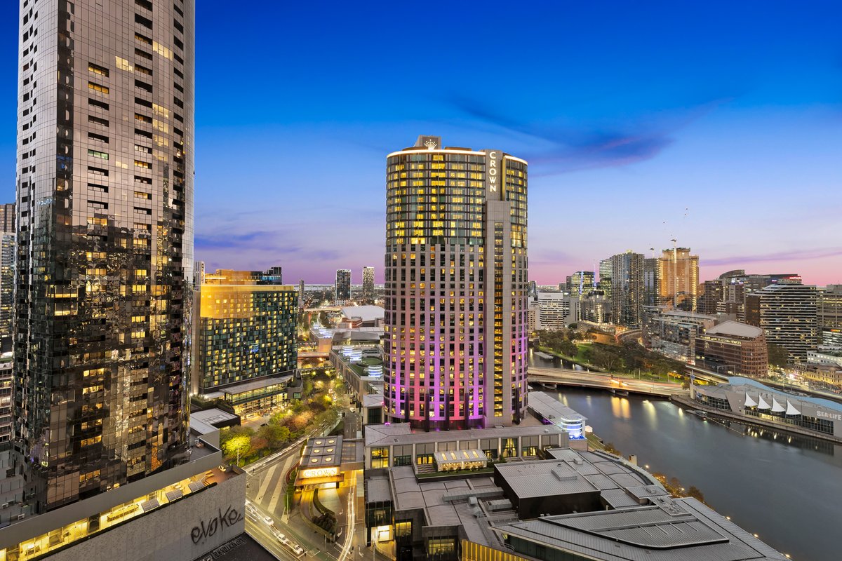 'Discover the art of living in the heart of Melbourne's vibrant Southbank! 🌇✨ Our short stay apartments redefine luxury and convenience. Book your getaway today! #buisnesstravel #yarrariver #melbournecbd booking.com/Share-EcdXG1