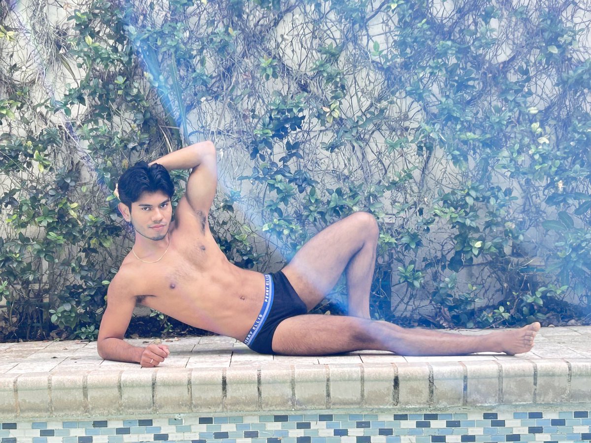 houseboystudio2's tweet photo. Tell me what you think of the view😈@jacob_maximoff #twink #muscle #gay #onlyfans #florida #pool #love https://t.co/8GezftJRSr