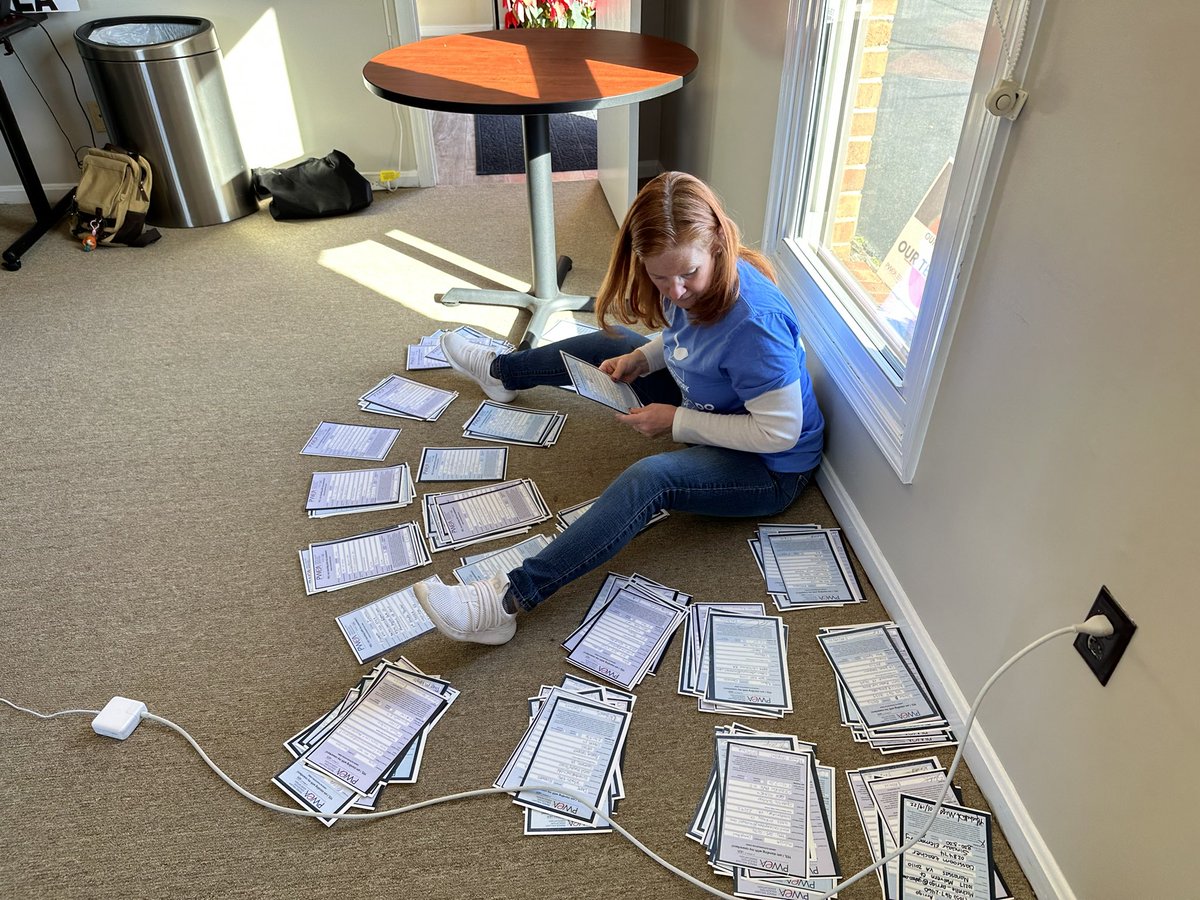 HansfordMaggie's tweet image. 🧵 With 2 days remaining to bargain for a fair contract for over 11,000 PWCS educators I could not be more proud of our team and how far we have come. 
From collecting over 5,000 signatures in 3 months… #ASeatAtTheTable