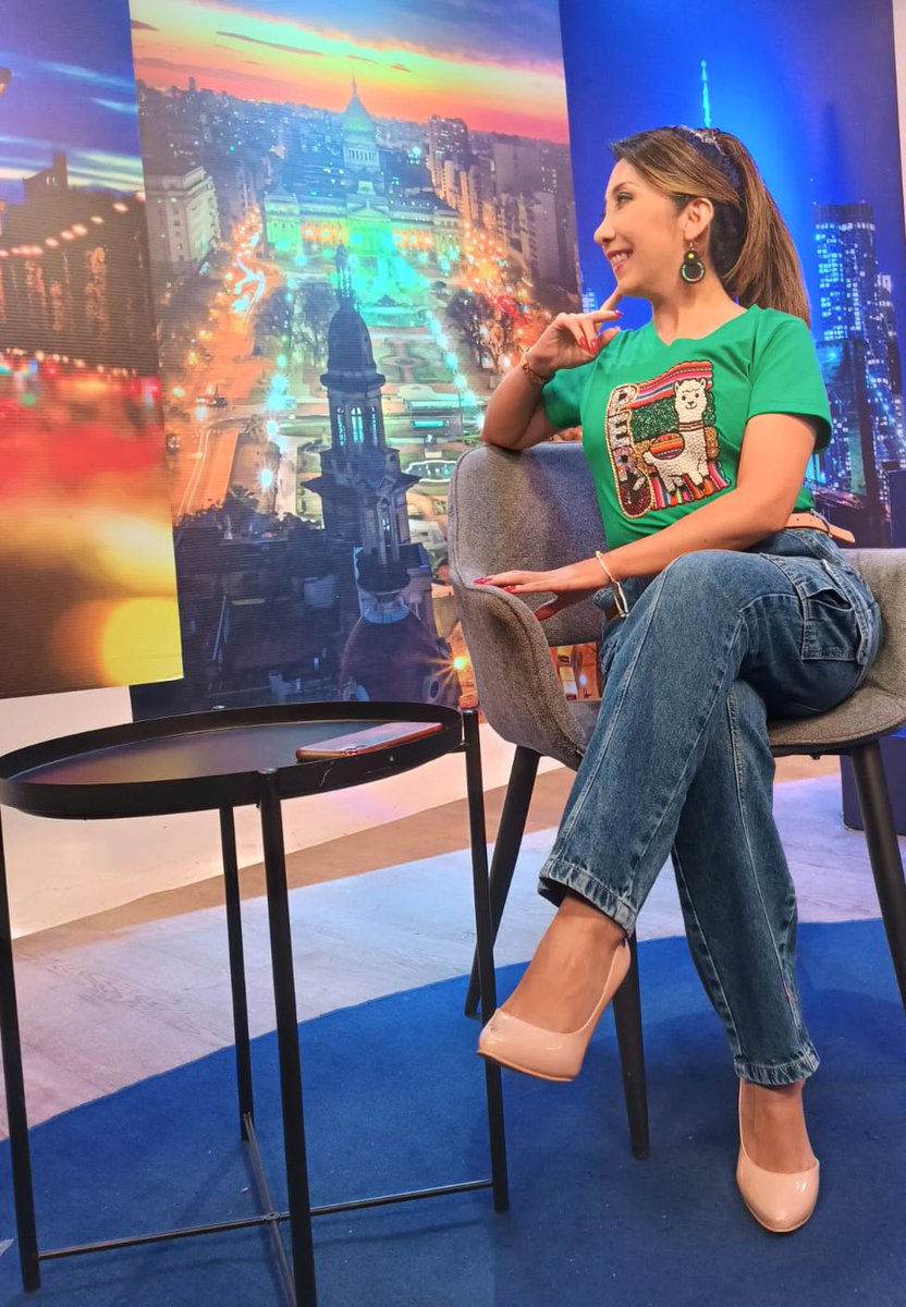 📺 Ñuqaqa llamkachkaniñam, qamkunari imatataq ruwachkankichik.
📺 Yo ya estoy trabajando. Y ustedes ¿qué están haciendo?