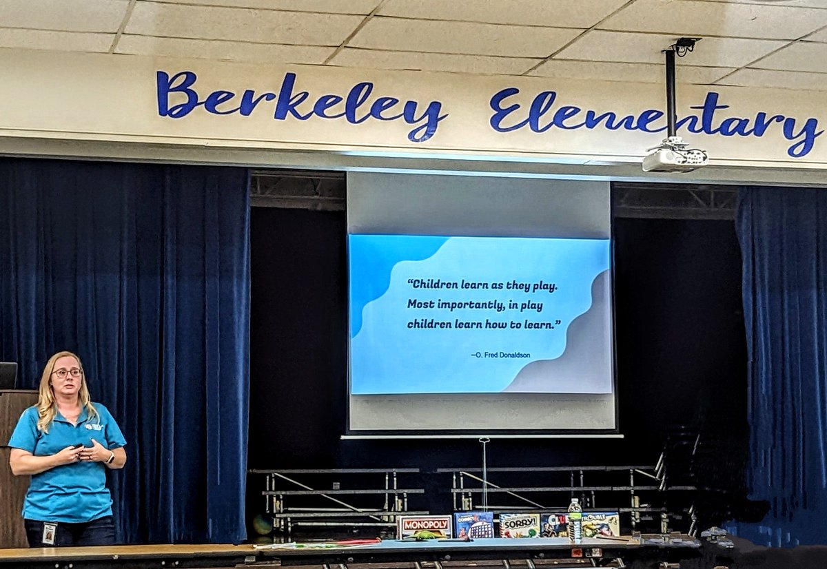 mb_libby's tweet photo. @BerkeleyBeavers are the winners tonight! @SeanBellis2 &amp; @SCSPRC collaborated to provide a Family Engagement event highlighting the many ways playing games together can support students' growth. Families also had the chance to check out materials from the PRC! https://t.co/5RxhcC3yzo