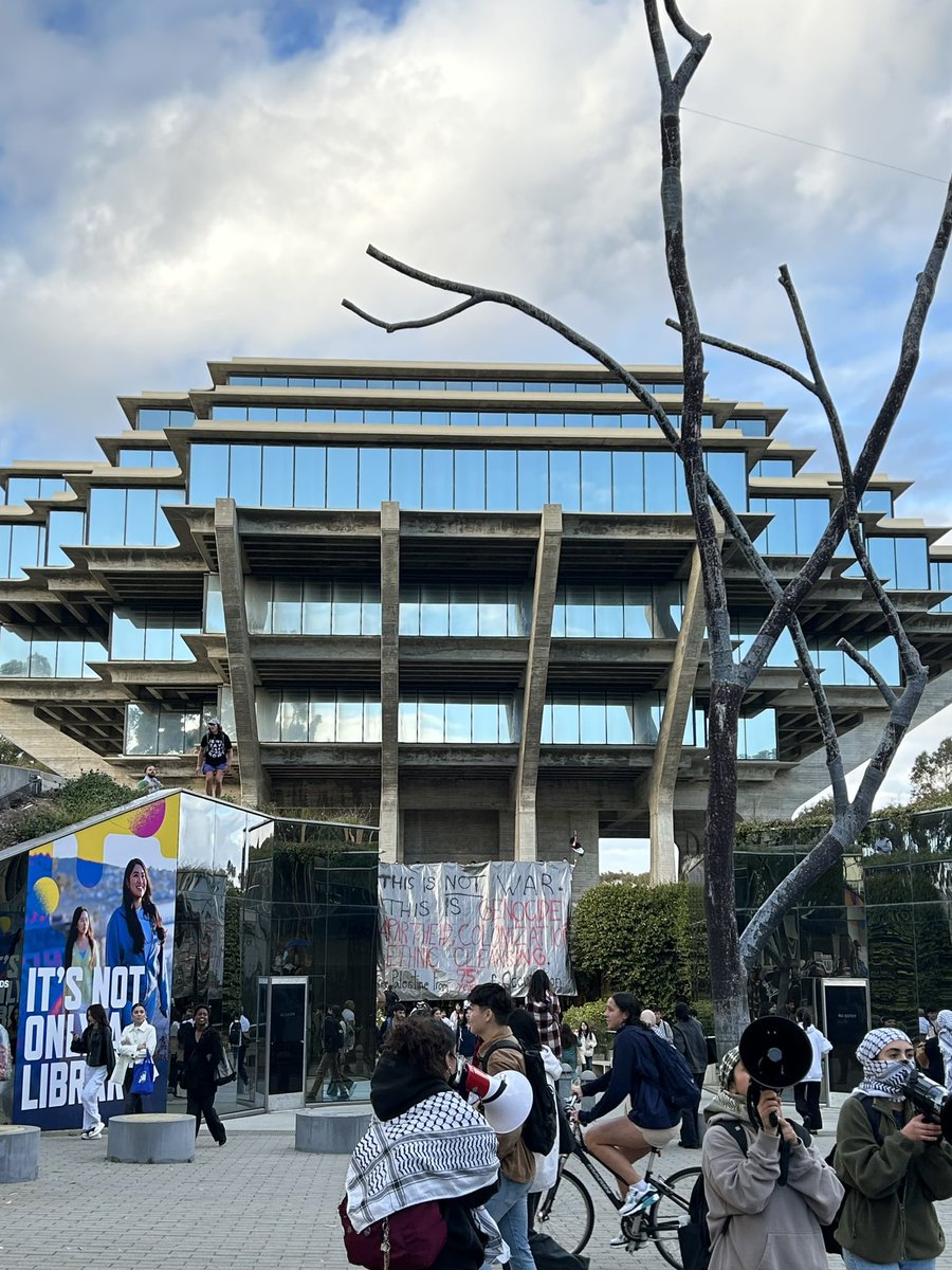 Students of UCSD say FREE PALESTINE🇵🇸