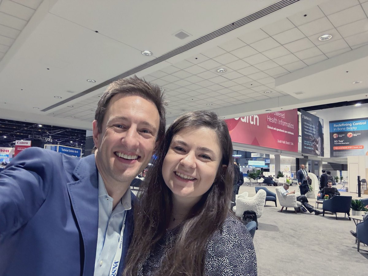 Having a great time at #RSNA23 with my incredible mentor, @towbinaj! 🤩 I'm immensely grateful for his invaluable guidance!
