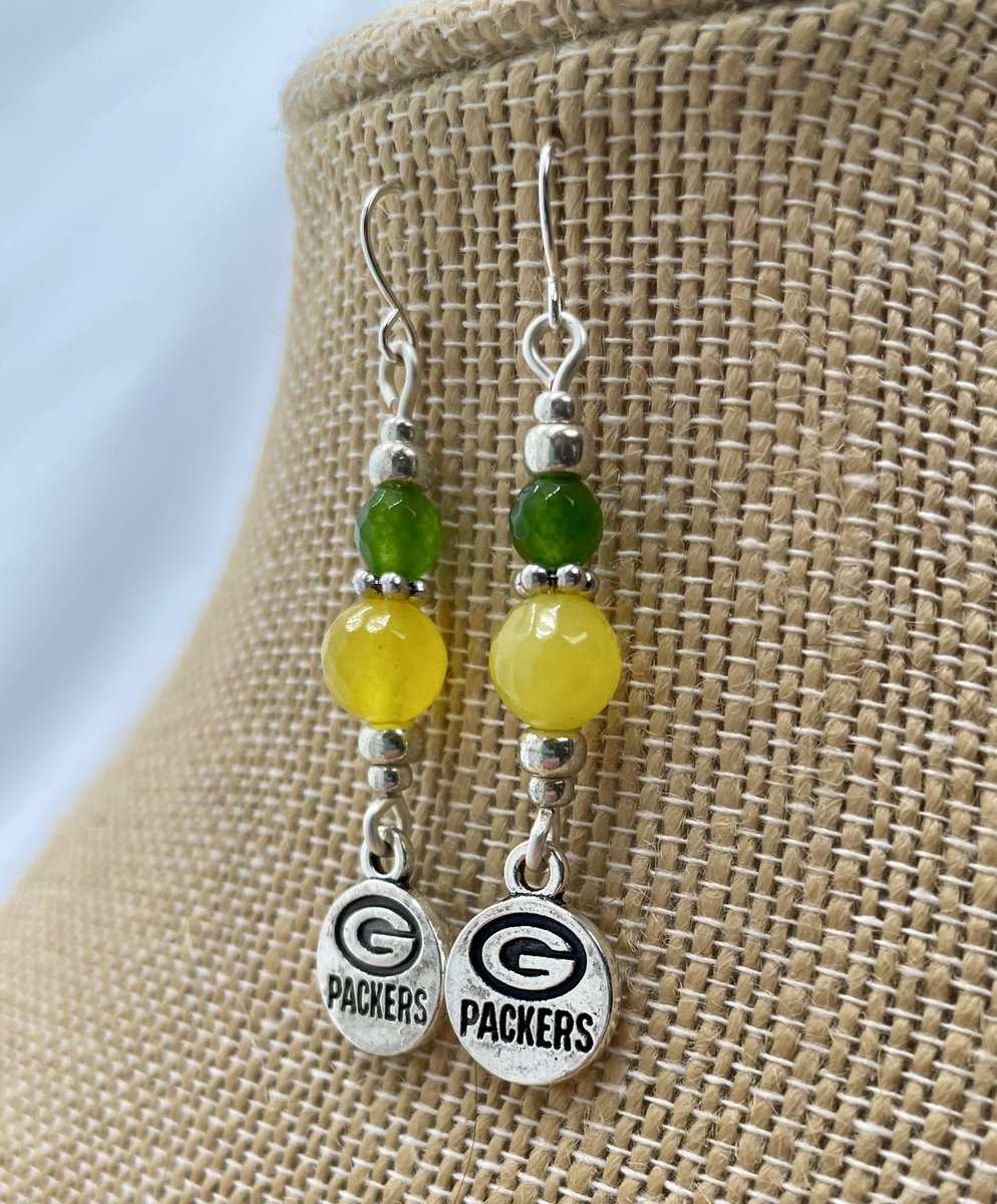 kerrybest's tweet photo. Just listed! #Packers #TeamSpirit gemstone earrings #Jade
#Handmade 

https://t.co/y48X6RBYPo https://t.co/47eeZpR1BG