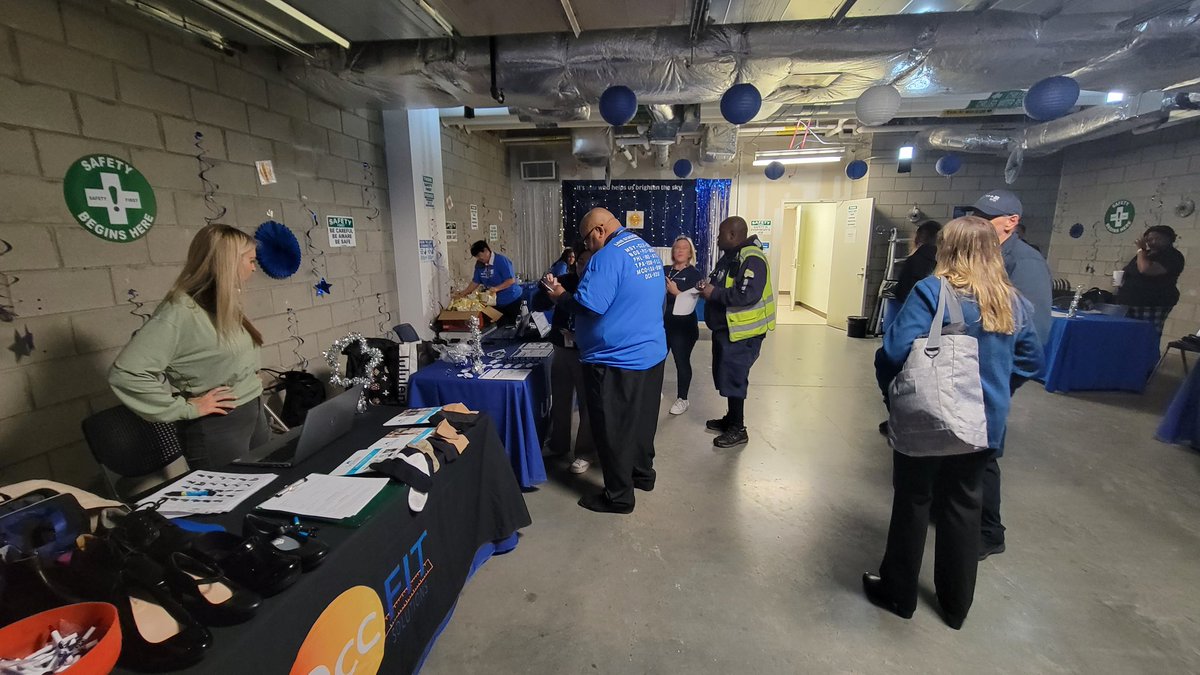 KerryUAsaidWhat's tweet photo. #RDU #Safetyfair . Another great reception to Volare and Mobile.  Thank you Rodney and team.  @scarnes1978 @LouFarinaccio @ronitaliano1 @AOSafetyUAL #BeingUnited https://t.co/FK9vruTGBJ