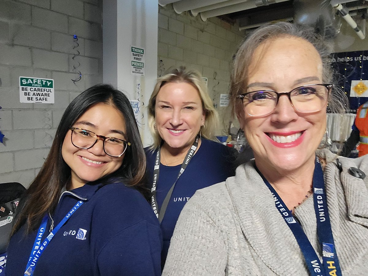 KerryUAsaidWhat's tweet photo. #RDU #Safetyfair . Another great reception to Volare and Mobile.  Thank you Rodney and team.  @scarnes1978 @LouFarinaccio @ronitaliano1 @AOSafetyUAL #BeingUnited https://t.co/FK9vruTGBJ