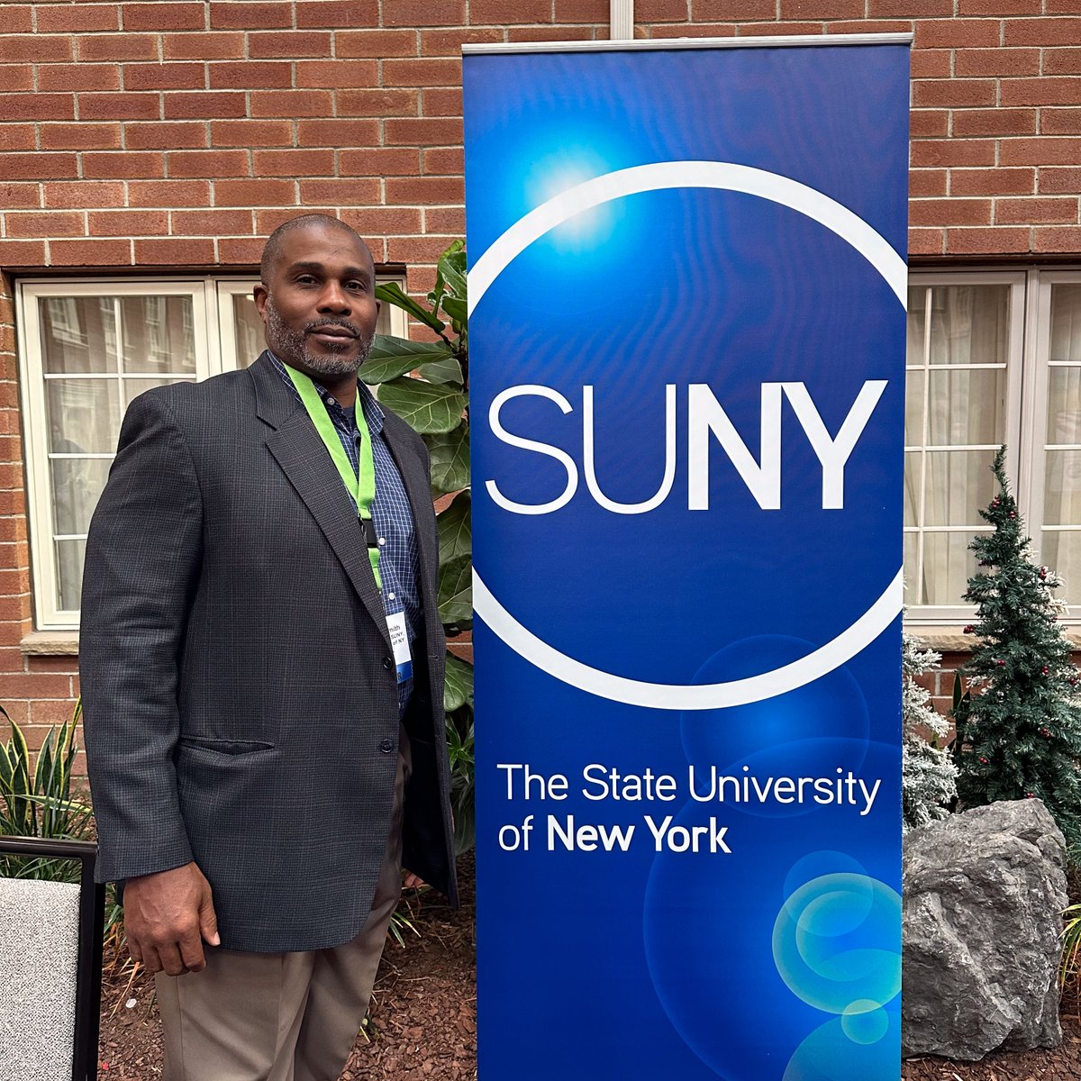 SUNY's tweet photo. #SUNY is back at #VETCON! Thanks to the work of SUNY MWBE & Supplier Diversity Program Director Rodney Smith, SUNY is proud to support and partner with veteran-owned businesses and continue to assist @NewYorkVeterans as they transition out of the military. https://t.co/PEKa1PROgH