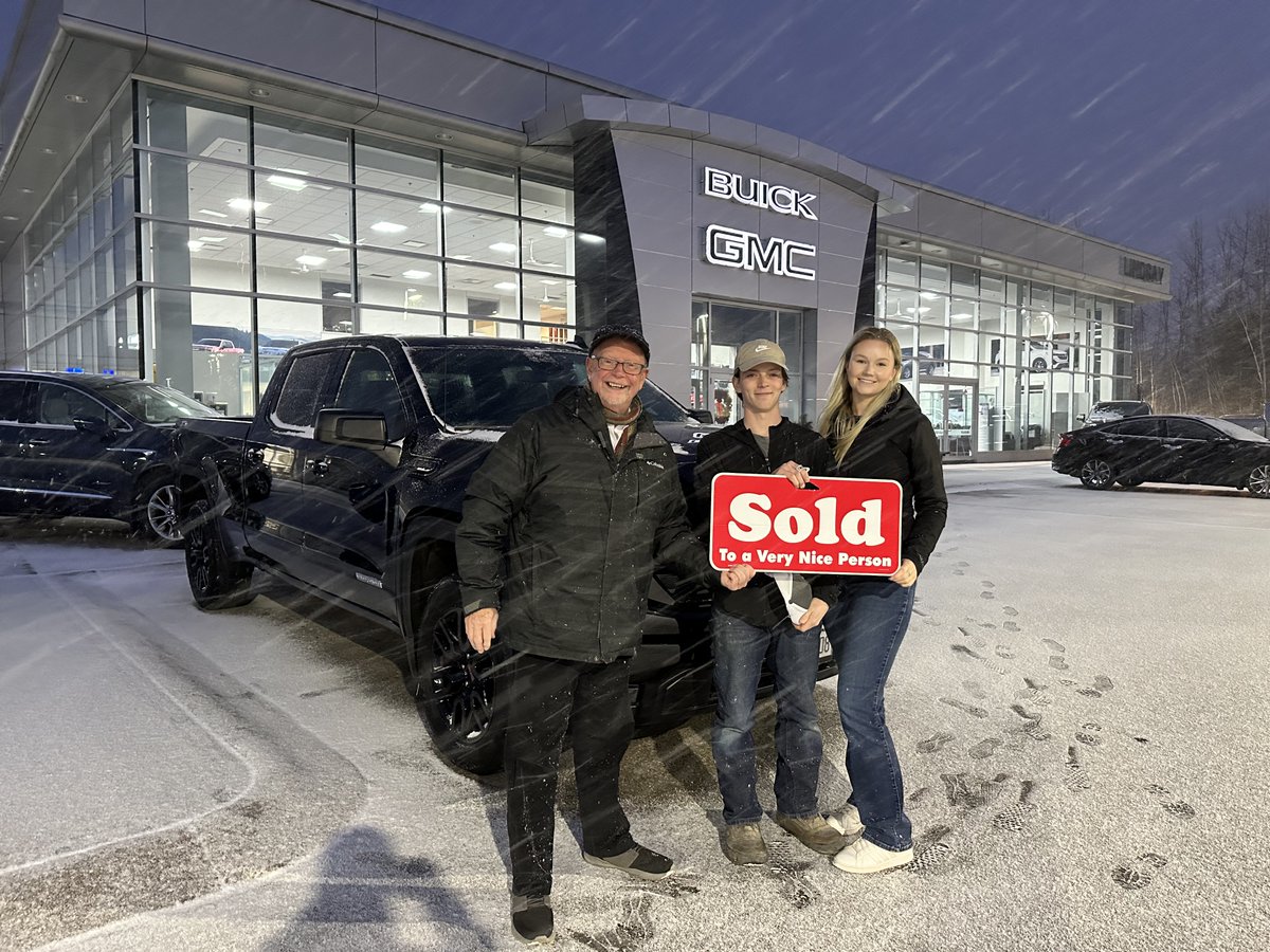 Congratulations to Role R. on the acquisition of the sleek 2024 Sierra 1500 Elevation! 🎉  #LindsayBuickGMC #Sierra1500Elevation #ElevateYourDrive