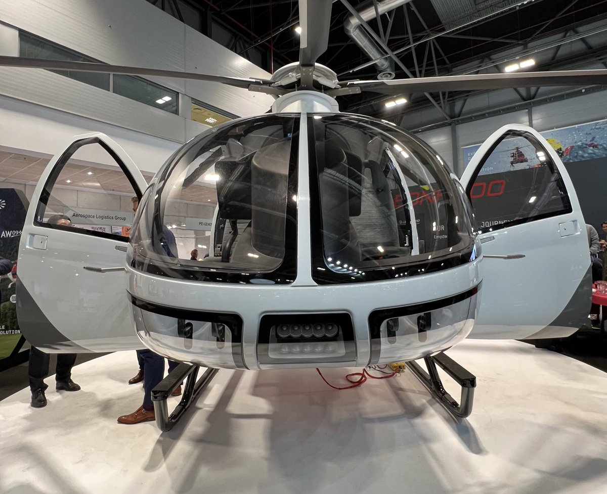 dani_lecu's tweet image. Hoy he podido ver los que no llegaron volando en @EuropeanRotors 
Me ha encantado el Leonardo AW09, y los pequeños Konner, además ha sido curioso ver un helicóptero plastificado como las maletas en LEMD
@ATAIRE_ORG