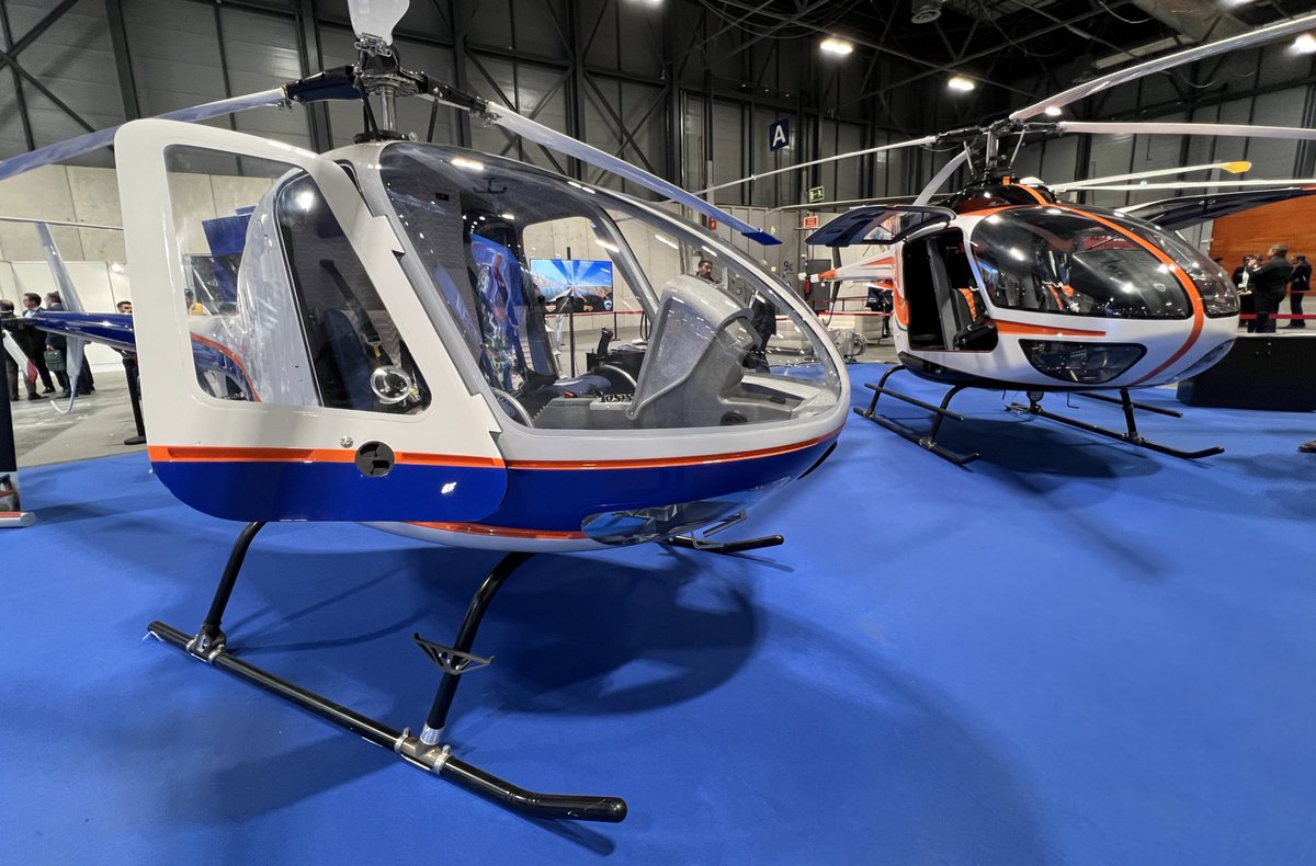 dani_lecu's tweet image. Hoy he podido ver los que no llegaron volando en @EuropeanRotors 
Me ha encantado el Leonardo AW09, y los pequeños Konner, además ha sido curioso ver un helicóptero plastificado como las maletas en LEMD
@ATAIRE_ORG
