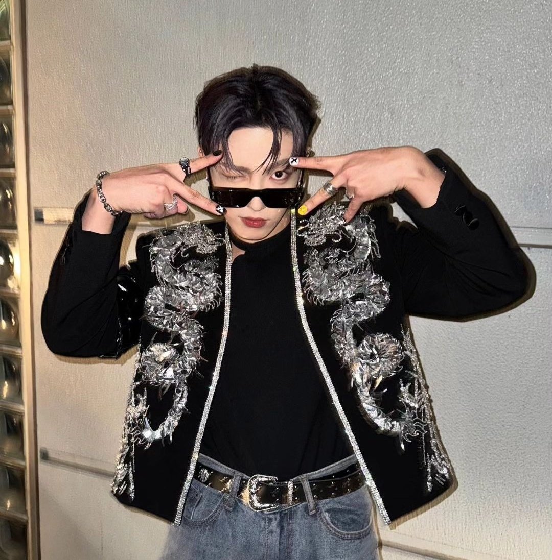 Puddingcat14's tweet image. HONGJOONG NAILART!! they are not precise because I don't understand the drawings on thumbs but I tried..