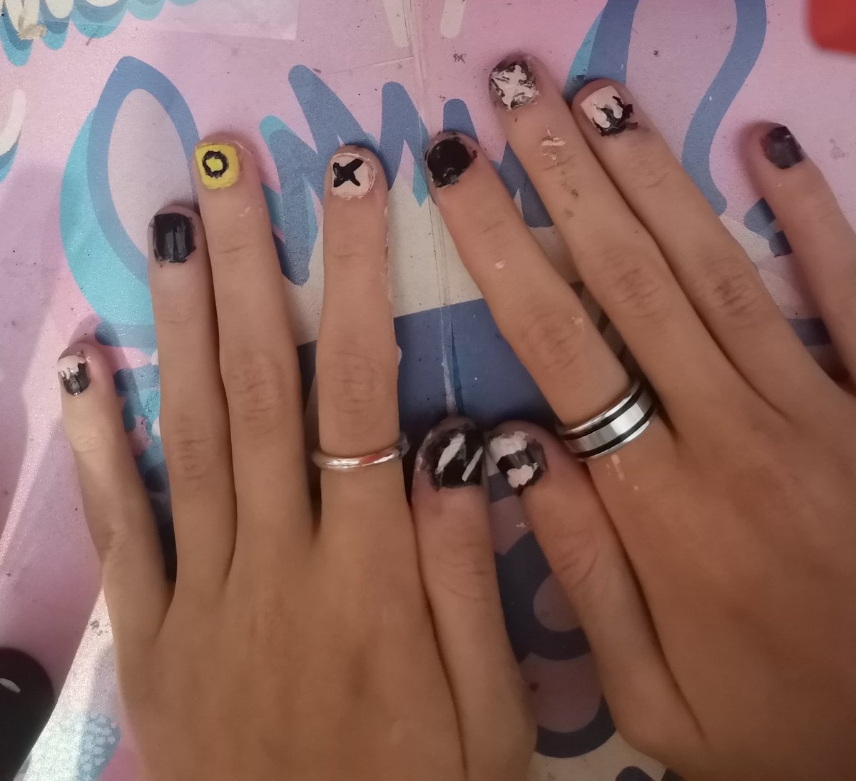 Puddingcat14's tweet image. HONGJOONG NAILART!! they are not precise because I don't understand the drawings on thumbs but I tried..