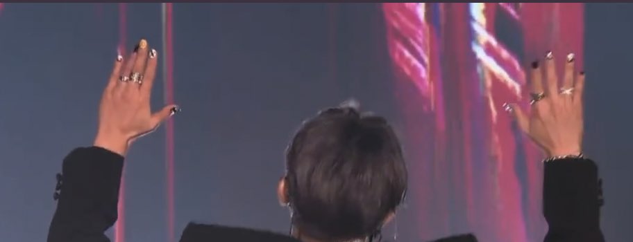 Puddingcat14's tweet image. HONGJOONG NAILART!! they are not precise because I don't understand the drawings on thumbs but I tried..