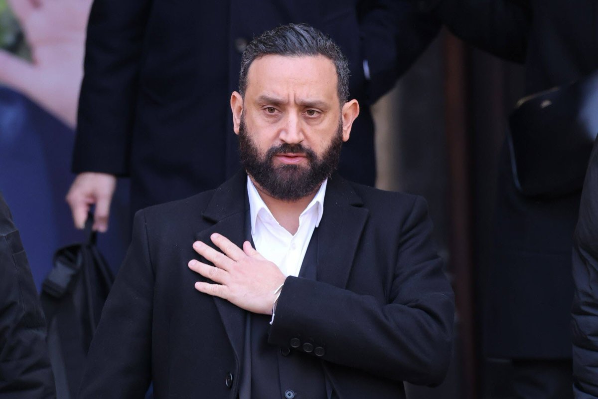 🇫🇷 FLASH - Cyril Hanouna a acquis un yacht Lamborghini pour 3 millions d'euros et a choisi de ne pas rémunérer son équipage avec un contrat français, afin d'éviter les charges sociales. L'animateur de TPMP loue son yacht à lui-même par le biais d'une société basée à Guernesey, ce