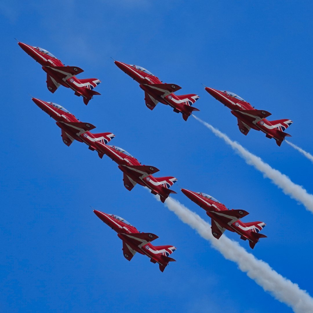Michaelflying28's tweet photo. RAF Red Arrows displaying at RIAT 23.
#riat #airtattoo #myriat #riat23 #raf #royalairforce #royalairforceuk #rafphotography #rafphotographers #redarrows #theredarrows #redarrowsdisplayteam #rafredarrows #rafredarrowsdisplayteam #redarrowshawk #hawk #baehawkt1 #baehawk #rafhawk https://t.co/WbgTJ8XRX4